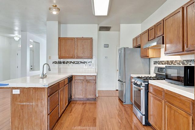 2426 S Larkin Avenue, Fresno, CA 93727