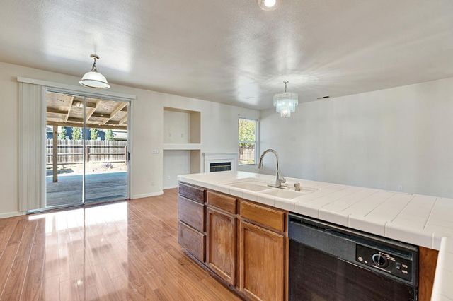 2426 S Larkin Avenue, Fresno, CA 93727
