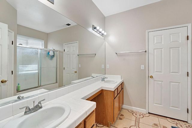 2426 S Larkin Avenue, Fresno, CA 93727