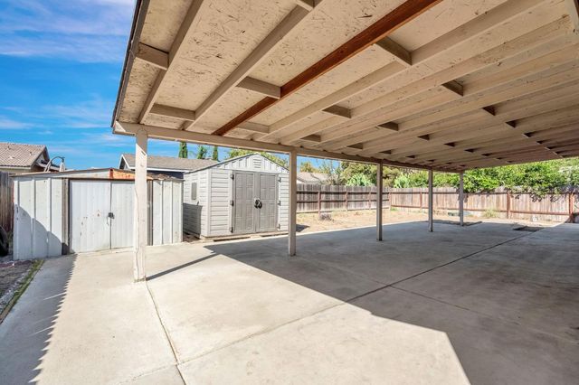 2426 S Larkin Avenue, Fresno, CA 93727