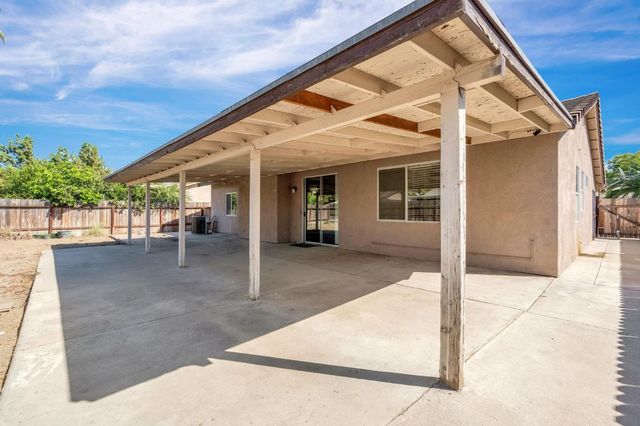 2426 S Larkin Avenue, Fresno, CA 93727