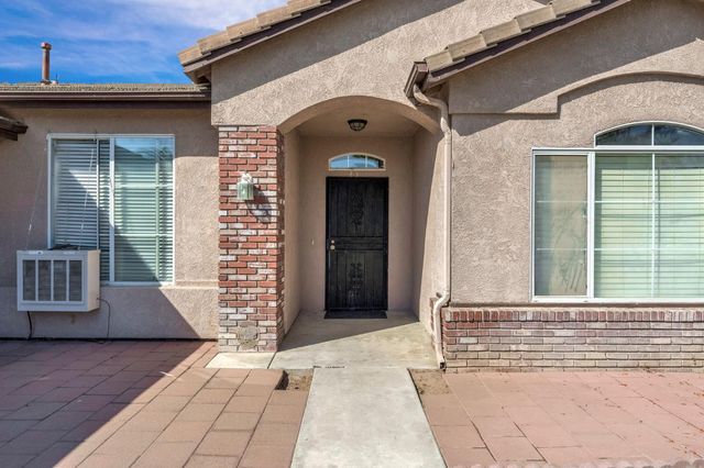 2426 S Larkin Avenue, Fresno, CA 93727