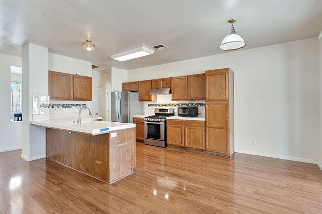 2426 S Larkin Avenue, Fresno, CA 93727