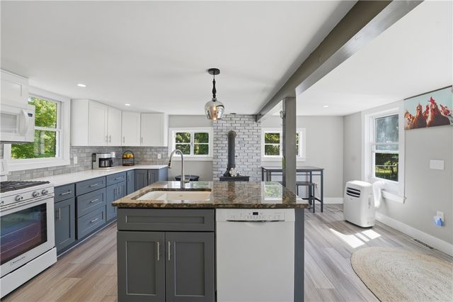 3672 S County Trail, Richmond, RI 02892