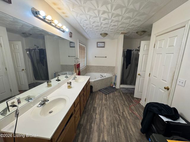 350 Jade Dr, Shepherdsville, KY 40165