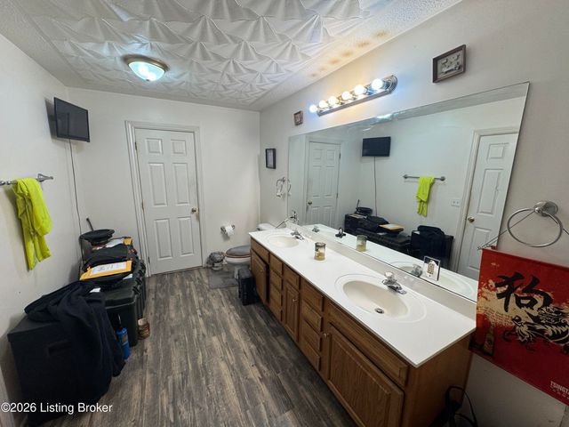 350 Jade Dr, Shepherdsville, KY 40165