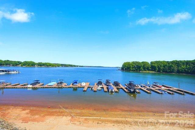 7831 Spinnaker Bay Drive 301, Sherrills Ford, NC 28673