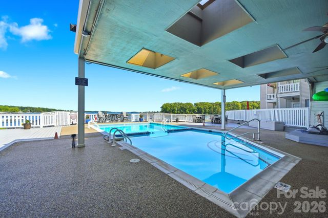 7831 Spinnaker Bay Drive 301, Sherrills Ford, NC 28673