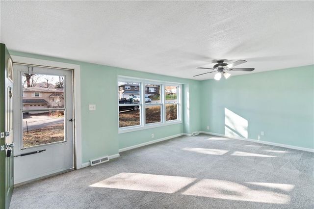 4402 NW 50th Street, Kansas City, MO 64151