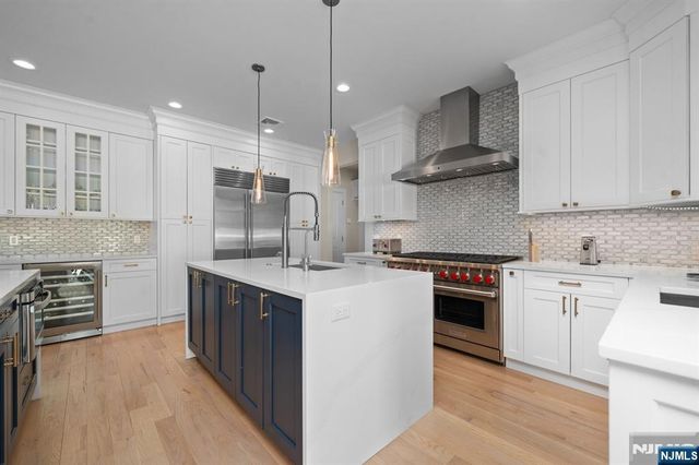 319 Franklin Place, Paramus, NJ 07652