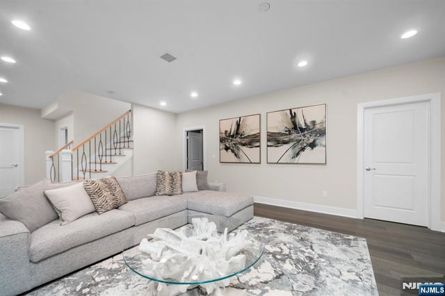 319 Franklin Place, Paramus, NJ 07652