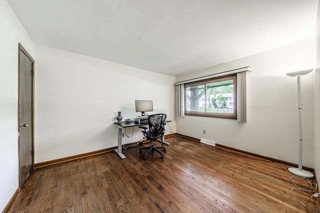 15035 Pomona ROAD, Brookfield, WI 53005