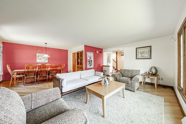 15035 Pomona ROAD, Brookfield, WI 53005
