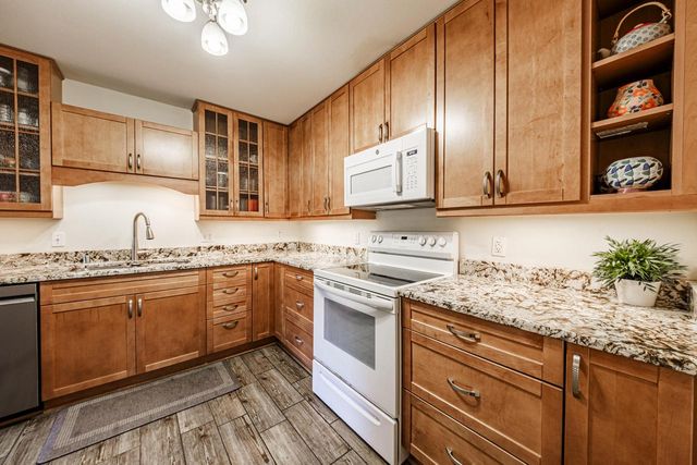 15035 Pomona ROAD, Brookfield, WI 53005
