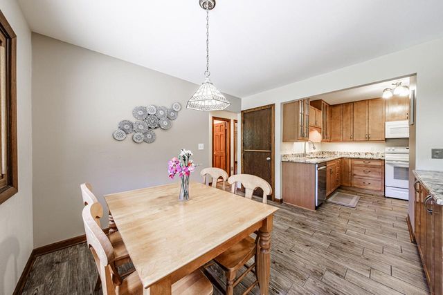 15035 Pomona ROAD, Brookfield, WI 53005