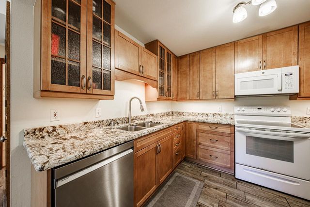 15035 Pomona ROAD, Brookfield, WI 53005