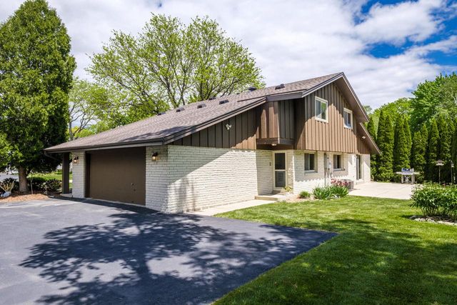 15035 Pomona ROAD, Brookfield, WI 53005