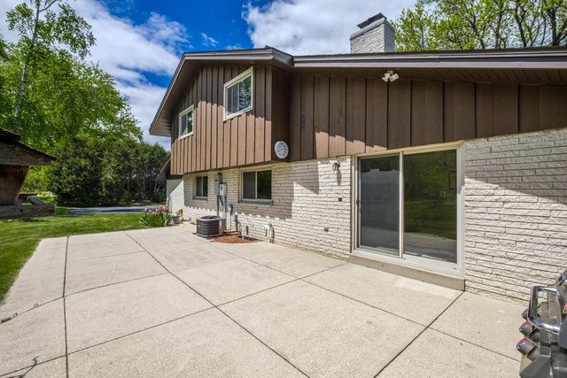 15035 Pomona ROAD, Brookfield, WI 53005
