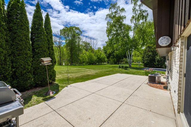 15035 Pomona ROAD, Brookfield, WI 53005