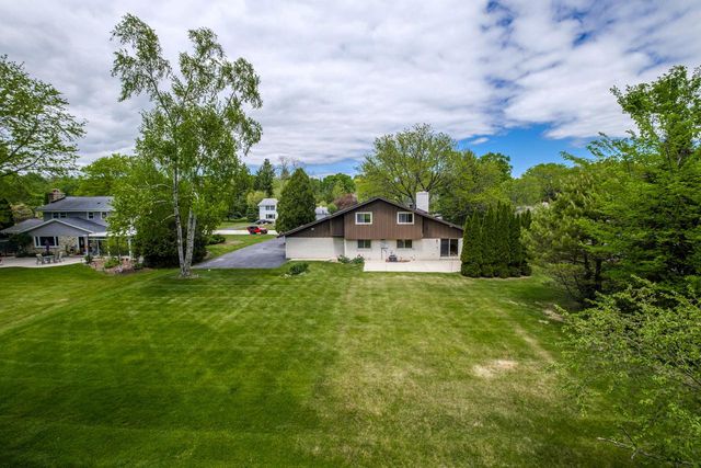 15035 Pomona ROAD, Brookfield, WI 53005