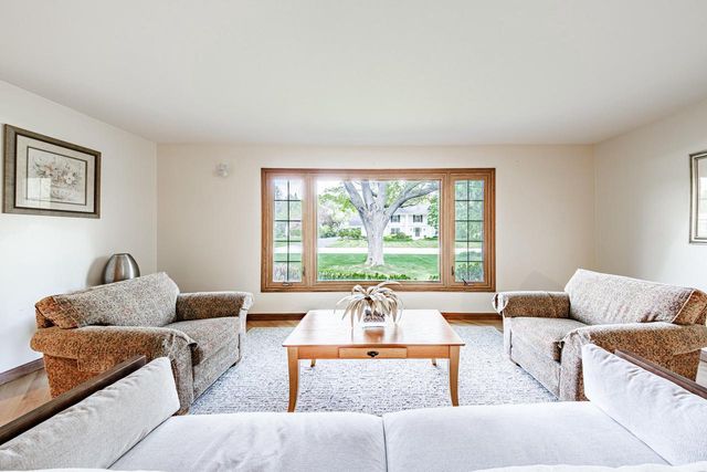 15035 Pomona ROAD, Brookfield, WI 53005