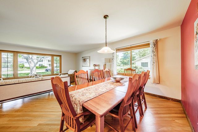 15035 Pomona ROAD, Brookfield, WI 53005