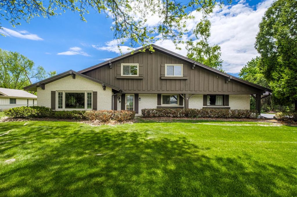 15035 Pomona ROAD, Brookfield, WI 53005