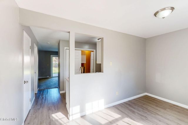 31 Suncrest Drive, Waterford, NY 12188