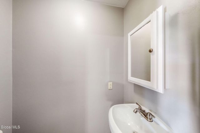 31 Suncrest Drive, Waterford, NY 12188