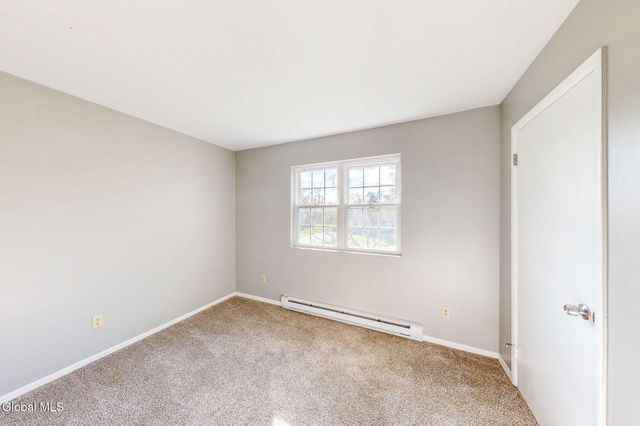 31 Suncrest Drive, Waterford, NY 12188