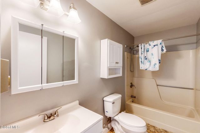 31 Suncrest Drive, Waterford, NY 12188