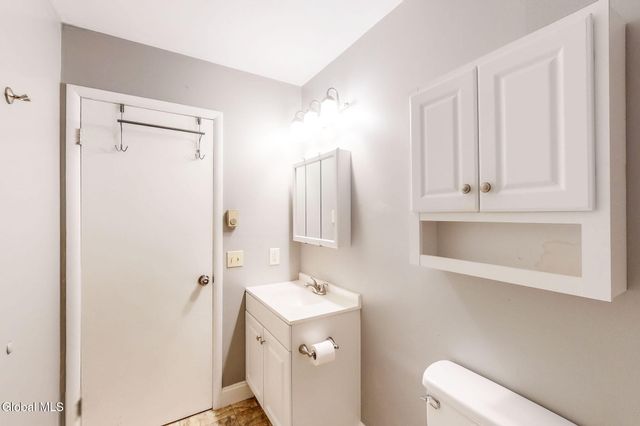 31 Suncrest Drive, Waterford, NY 12188