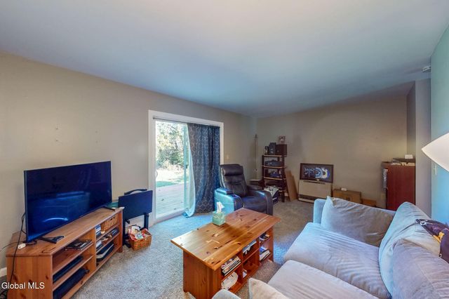 31 Suncrest Drive, Waterford, NY 12188