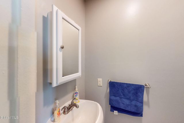 31 Suncrest Drive, Waterford, NY 12188