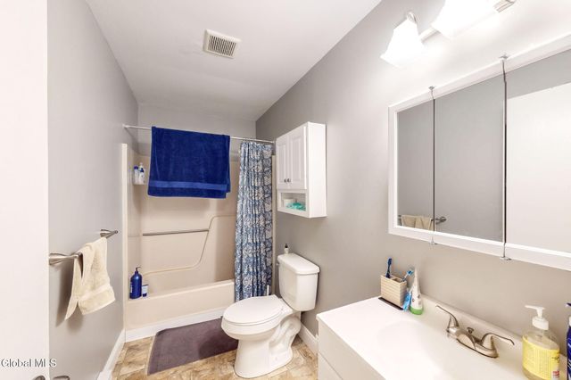 31 Suncrest Drive, Waterford, NY 12188