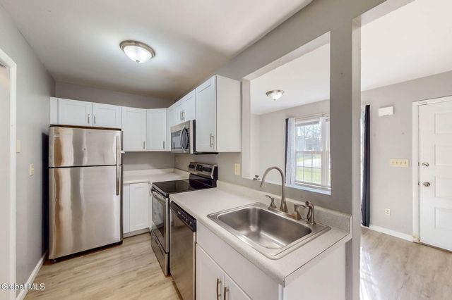 31 Suncrest Drive, Waterford, NY 12188