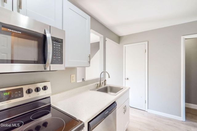 31 Suncrest Drive, Waterford, NY 12188