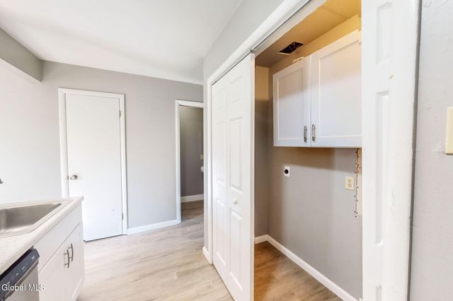 31 Suncrest Drive, Waterford, NY 12188