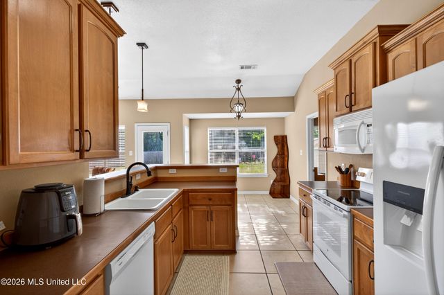 1605 Lake Mars Avenue, Ocean Springs, MS 39564