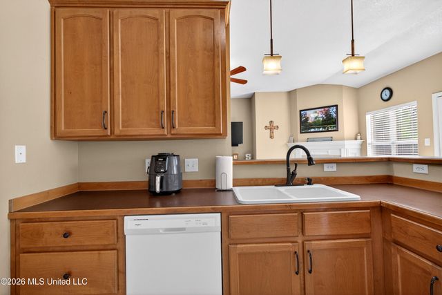 1605 Lake Mars Avenue, Ocean Springs, MS 39564