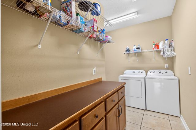 1605 Lake Mars Avenue, Ocean Springs, MS 39564