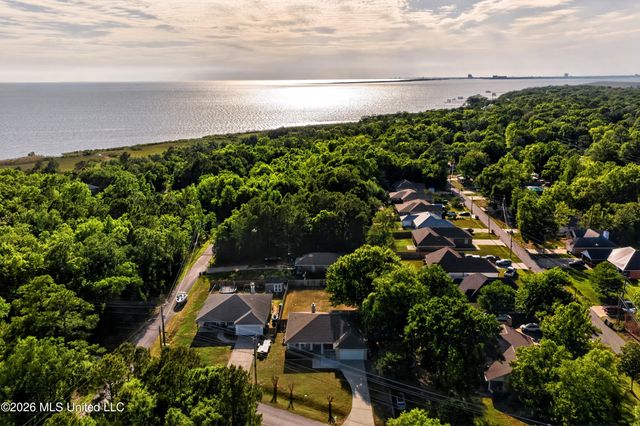 1605 Lake Mars Avenue, Ocean Springs, MS 39564