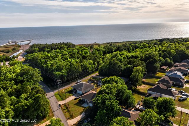 1605 Lake Mars Avenue, Ocean Springs, MS 39564