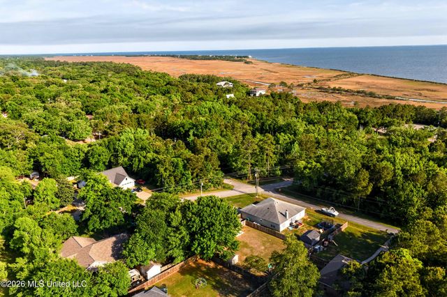 1605 Lake Mars Avenue, Ocean Springs, MS 39564