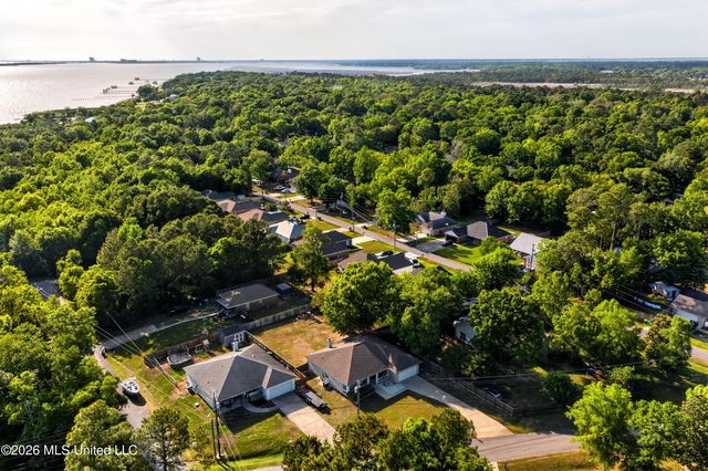1605 Lake Mars Avenue, Ocean Springs, MS 39564