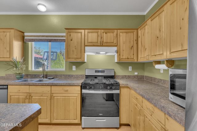 137 MAGEE Drive, Chaparral, NM 88081