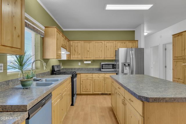 137 MAGEE Drive, Chaparral, NM 88081