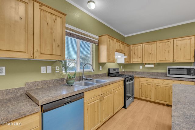 137 MAGEE Drive, Chaparral, NM 88081