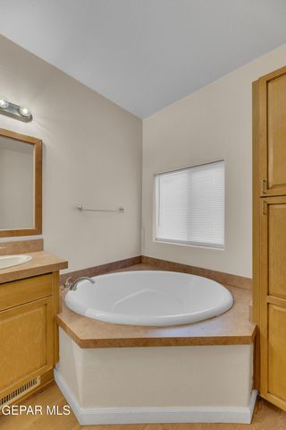 137 MAGEE Drive, Chaparral, NM 88081