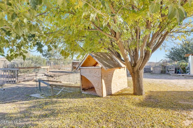 137 MAGEE Drive, Chaparral, NM 88081